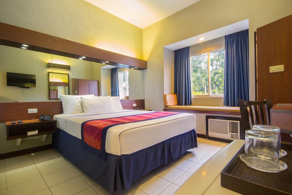 Microtel By Wyndham Eagle Ridge General Trias  Exterior foto