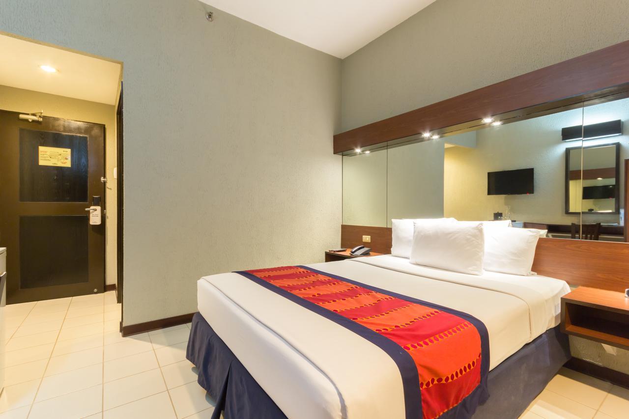 Microtel By Wyndham Eagle Ridge General Trias  Exterior foto
